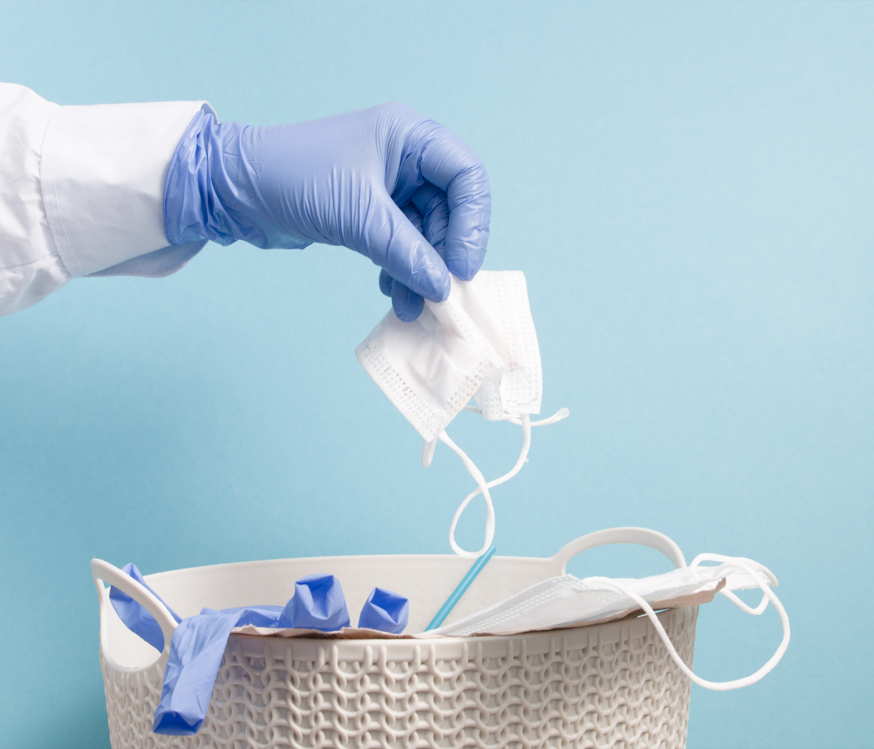 Sistemi di contenimento dei riﬁuti sanitari, tra soluzioni e alternative